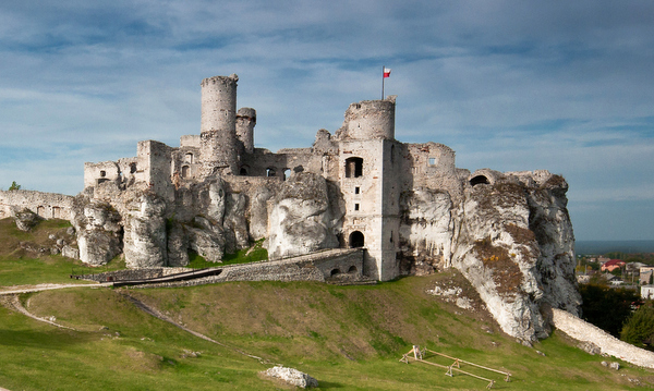 Ogrodzieniec_zamek_2